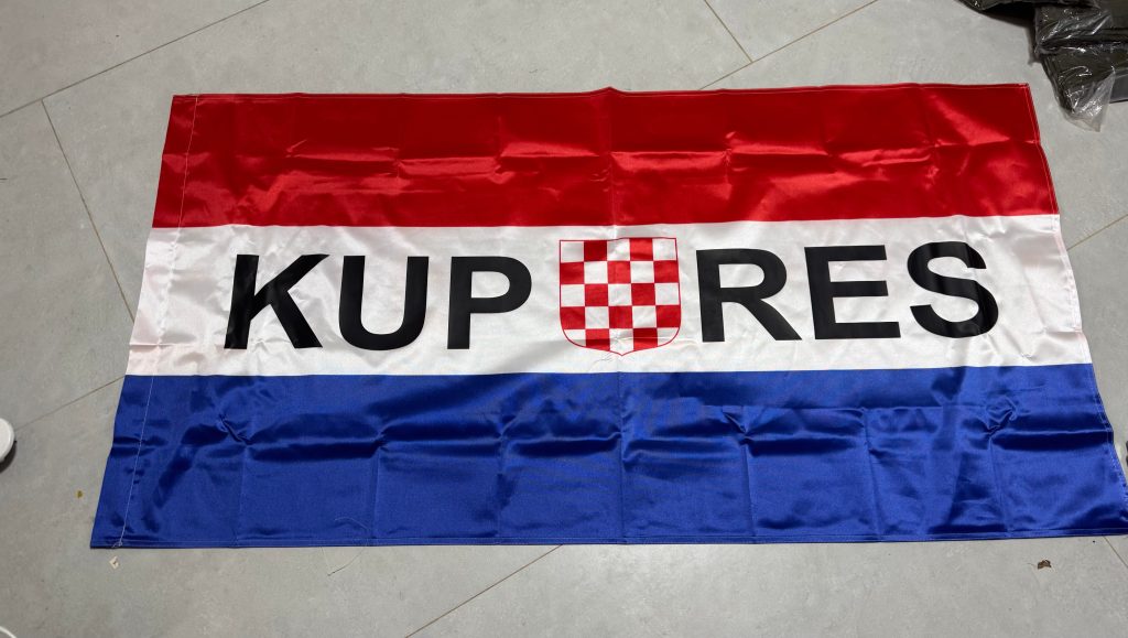 Zastave sa natpisom