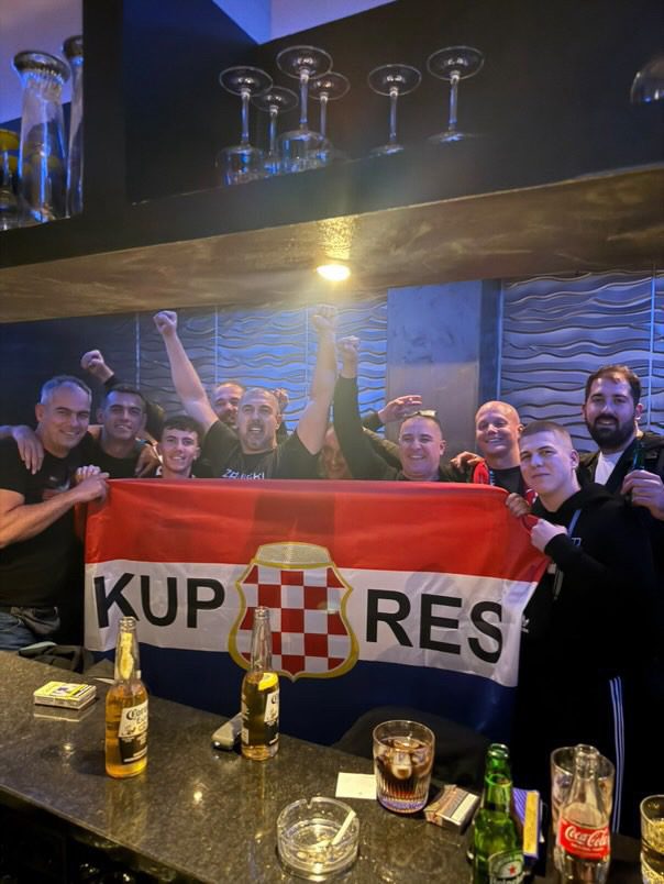 Zastave sa natpisom